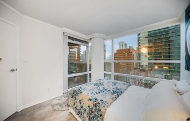 Exquisite Furnished 2 Bedroom at Wall Center Downtown!