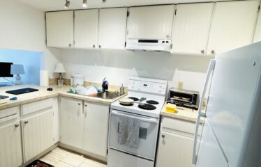 Kitsilano – Spacious 1-Bedroom Unfurnished Suite ** pet friendly *