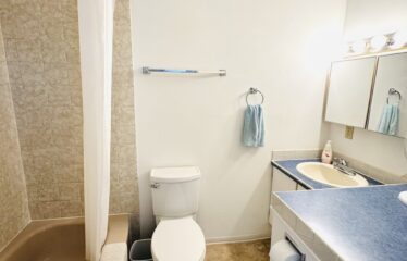 Kitsilano – Spacious 1-Bedroom Unfurnished Suite ** pet friendly *