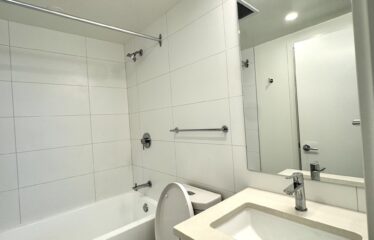 Luxury Brand New 2 Bedrooms w/t Large Balcony – Surrey Central