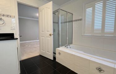 Executive 5 Bedroom Full House in the heart of Surrey – Bear Creek