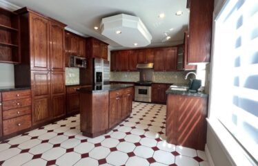 Executive 5 Bedroom Full House in the heart of Surrey – Bear Creek
