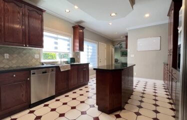 Executive 5 Bedroom Full House in the heart of Surrey – Bear Creek